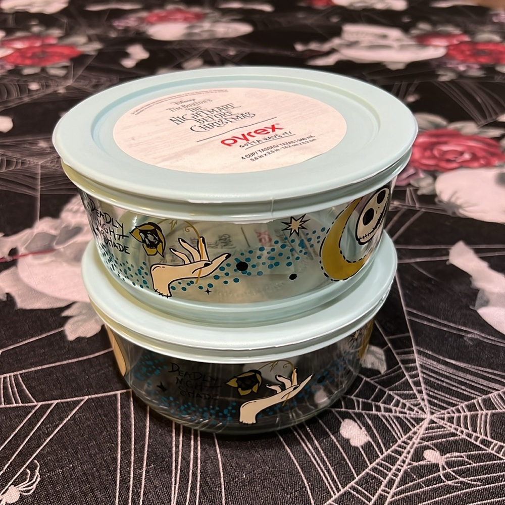 2 DISNEY Tim Burton’s The Nightmare Before Christmas PYREX 4 Cup Bowls W/Lids - Picture 10 of 12